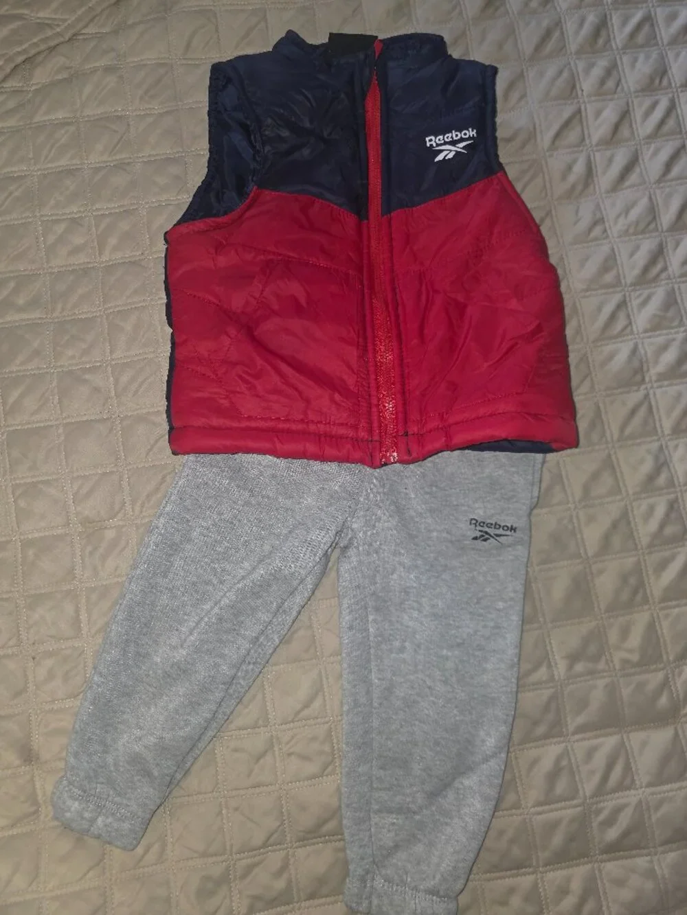 Reebok Toddler 2T 24M Puffer Vest & Fleece Jogger Set Red Blue Gray
